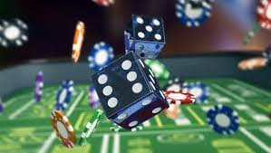 Pengguna meninjau enkripsi data dengan fokus